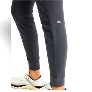 ALO Yoga Gray Moto Sweatpants jogger legging Size Large